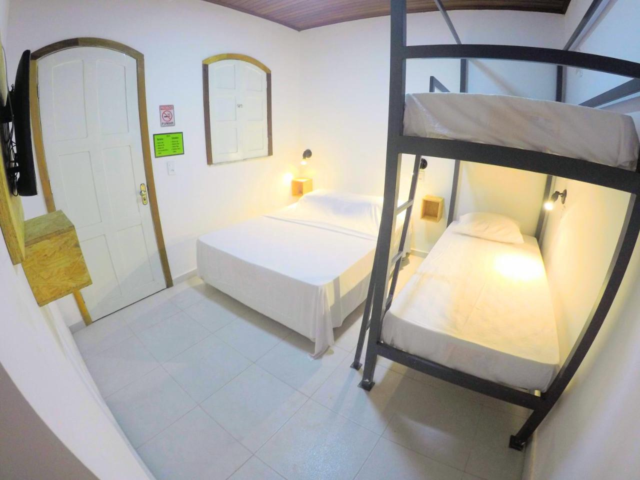 Hostel Da Milla Президенти-Фигейреду Экстерьер фото