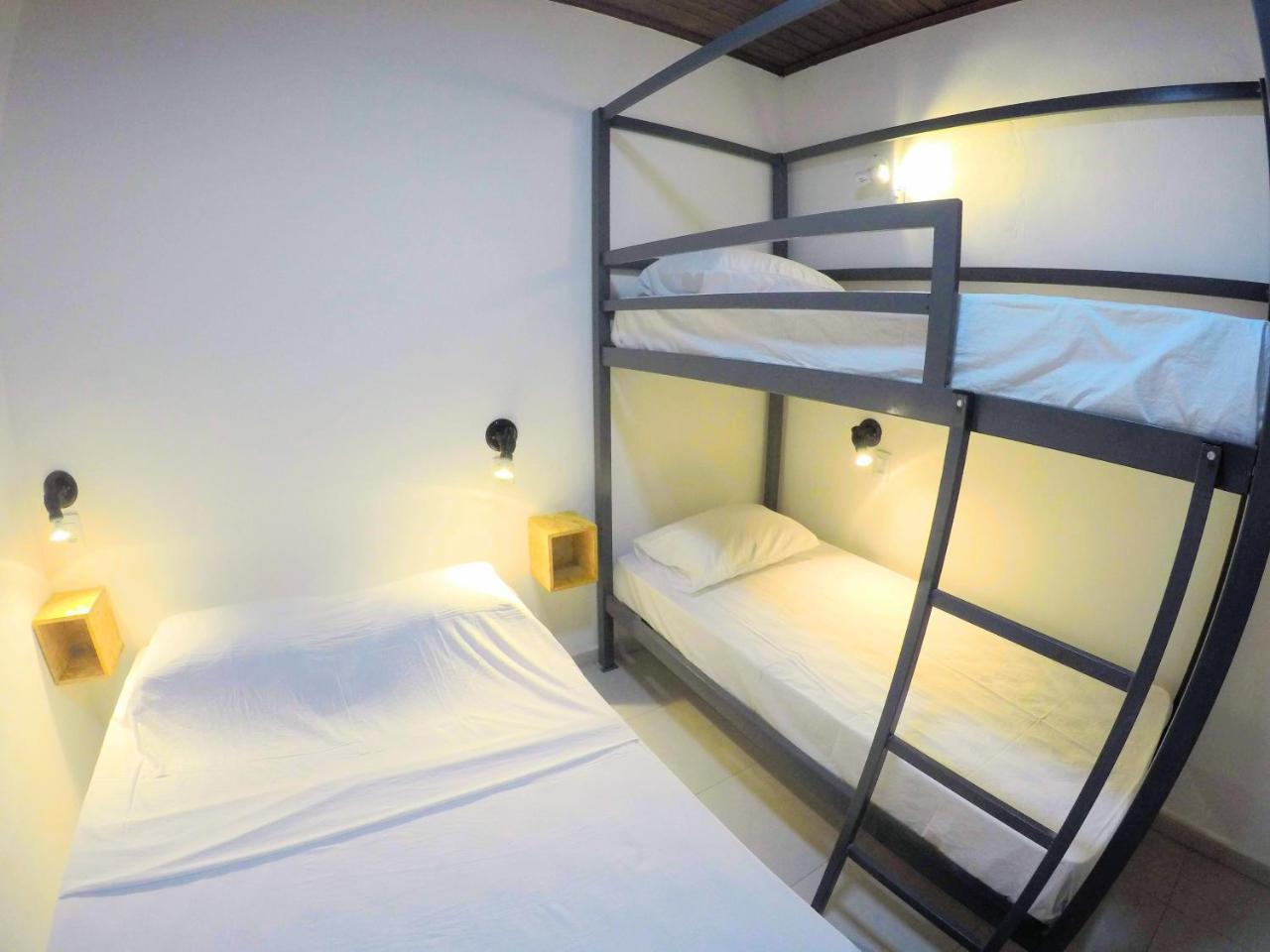 Hostel Da Milla Президенти-Фигейреду Экстерьер фото